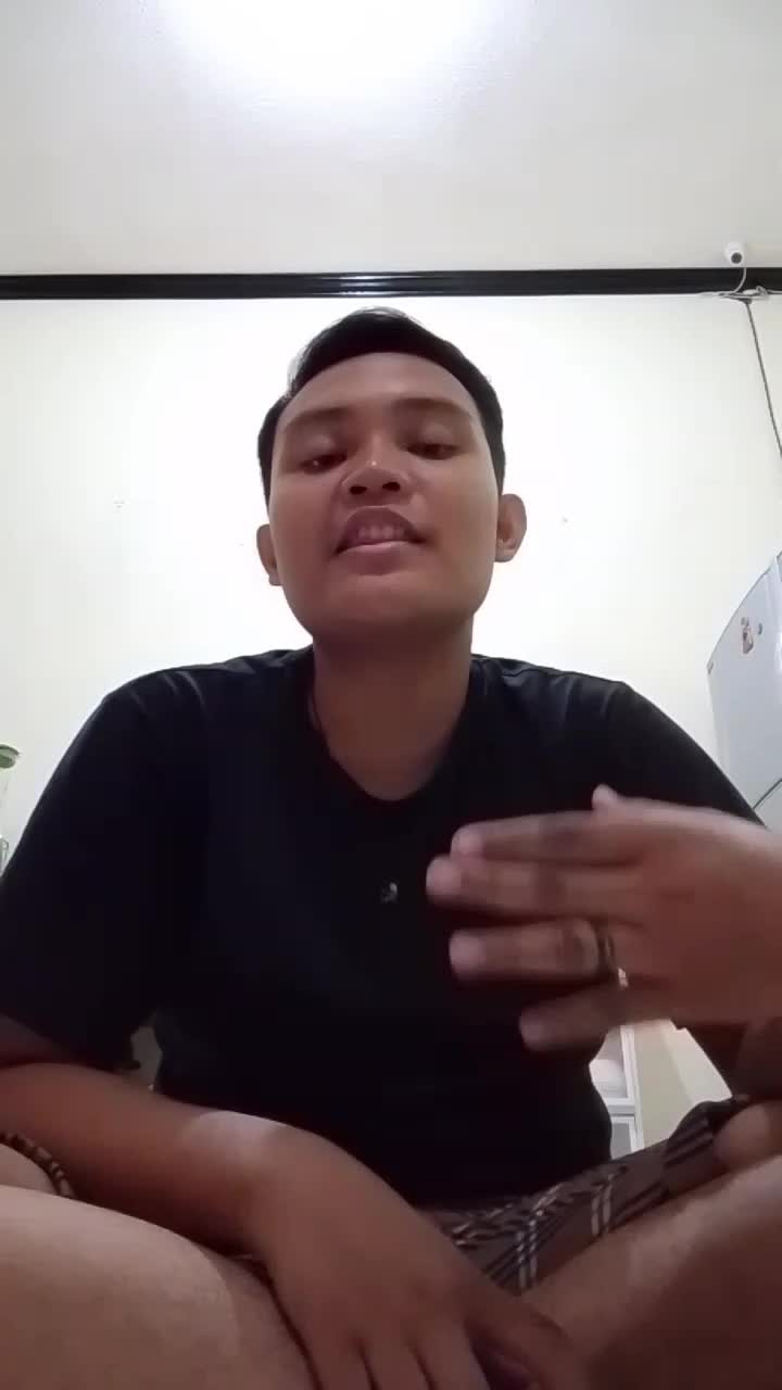 Nama saya Kevin Luciano 
saya berasal dari kota solo ( SURAKARTA)
umur saya 17 th 
saya masih pelajar # Merelakan #angiecarvalho
sampai kete