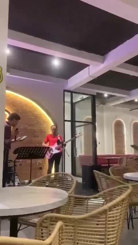 nama {Ferdyan anggara} umur {24 tahun} kota {Depok} judul {i don't wanna Miss thing}