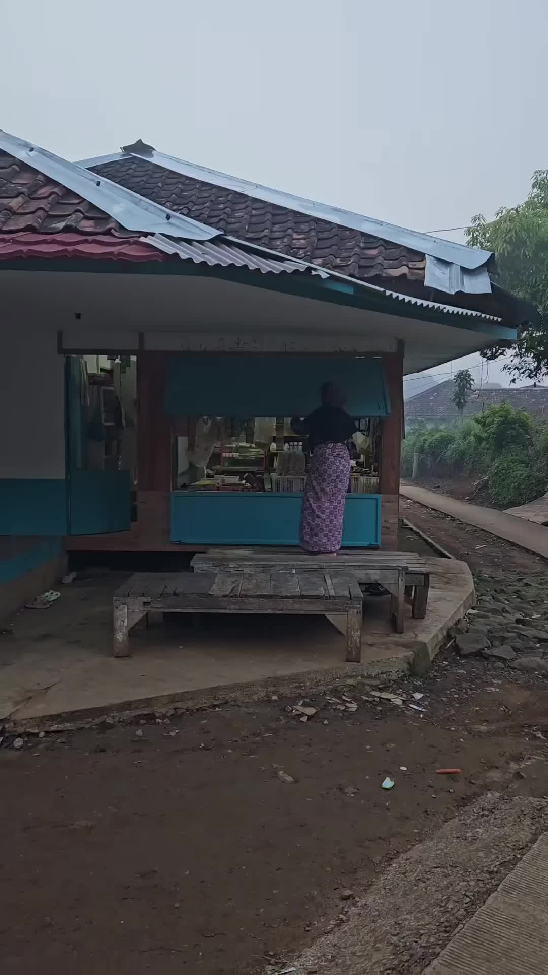 Suasana Pagi Di kampung yang tenang turun kabut bikin betah
 #pedesaan #alam #kampung #fyp #Mangpepvlog #reels

