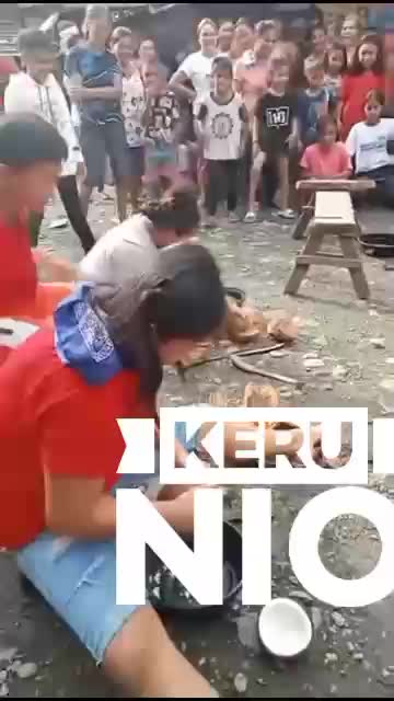 lomba parut kelapa tradisional