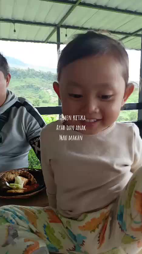 Momen ayah dan anak ketika makan bersama  #lucu  #kocak  #funny 