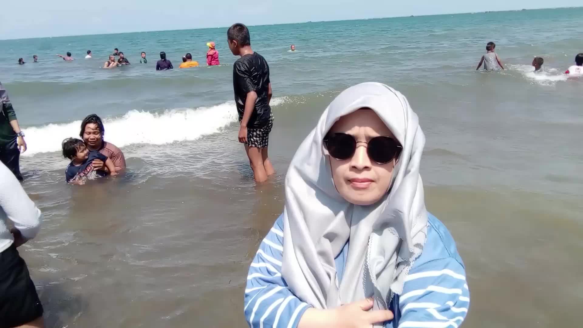 anginnya kenceng banget...hampir aja jilbabku terbang...heheheh