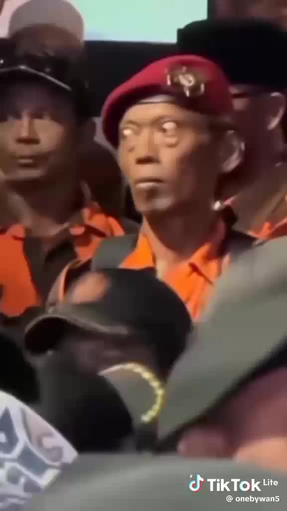 Siap menjaga prasmanan