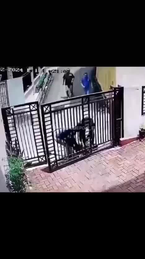 Detik-detik pesepeda hilang kendaki saat mengendarai sepeda dijalan an menurun 