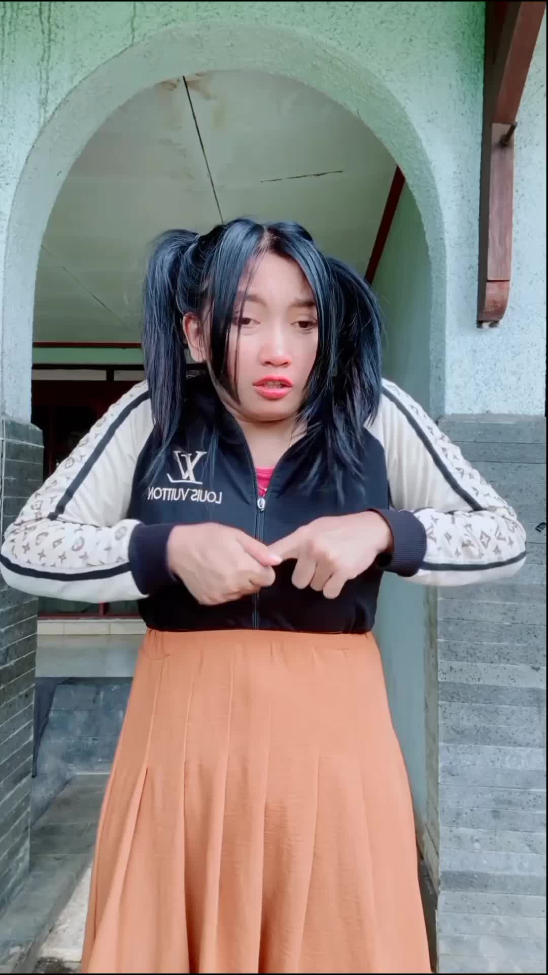 di kejar monyet besar 