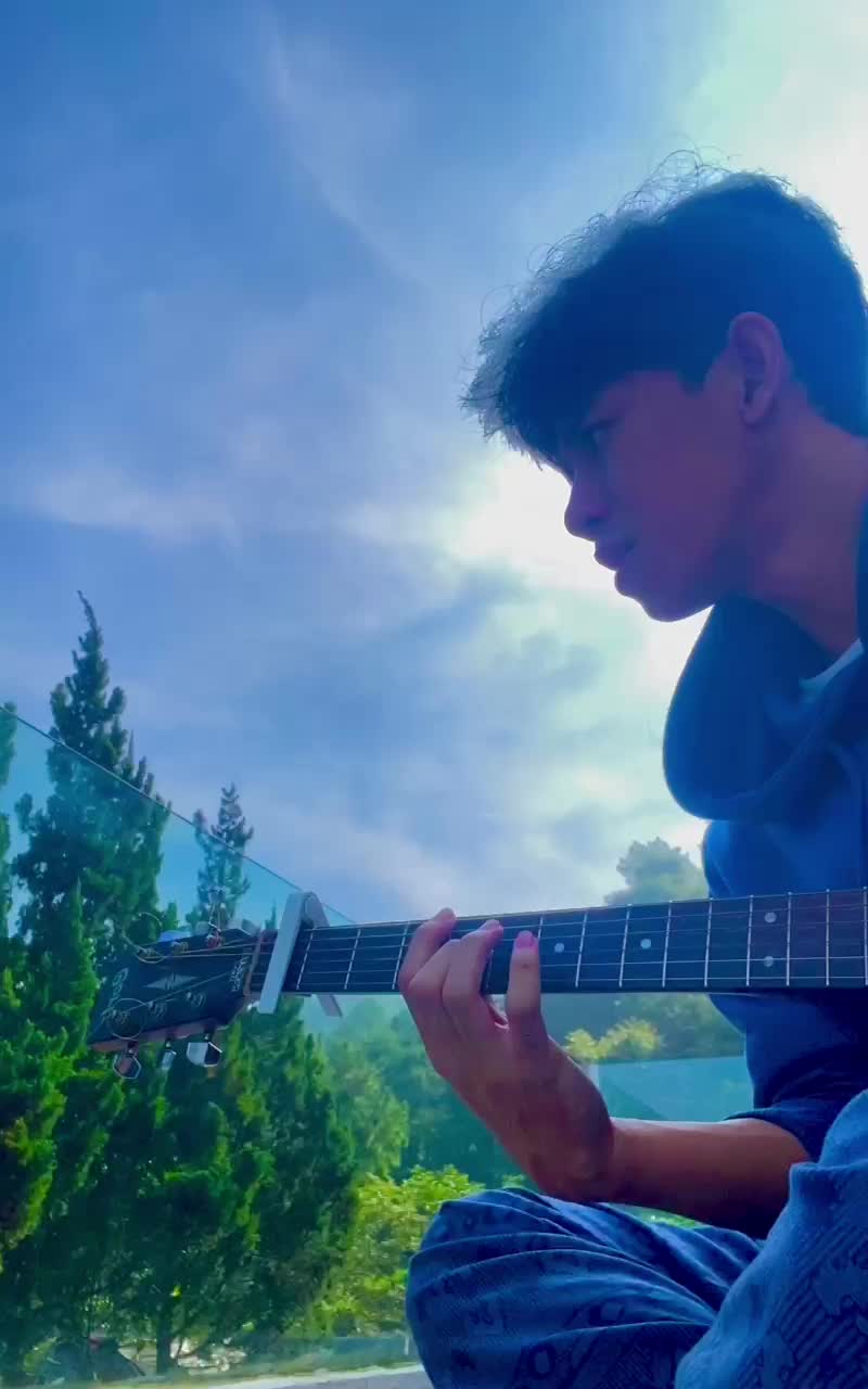 IDOL_XIII ALI FATIH SYUBAIR 19 Th Bogor Shawn Mendes-Fallin All In You