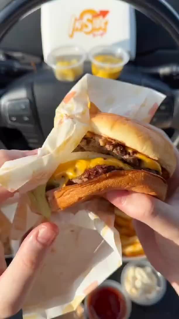 burger #food  #yummy 