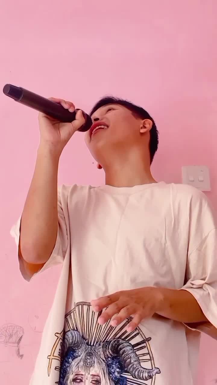 Hallo semua perkenalkan nama saya : Prayoga asal saya dari kota balikpapan, provinsi Kalimantan Timur