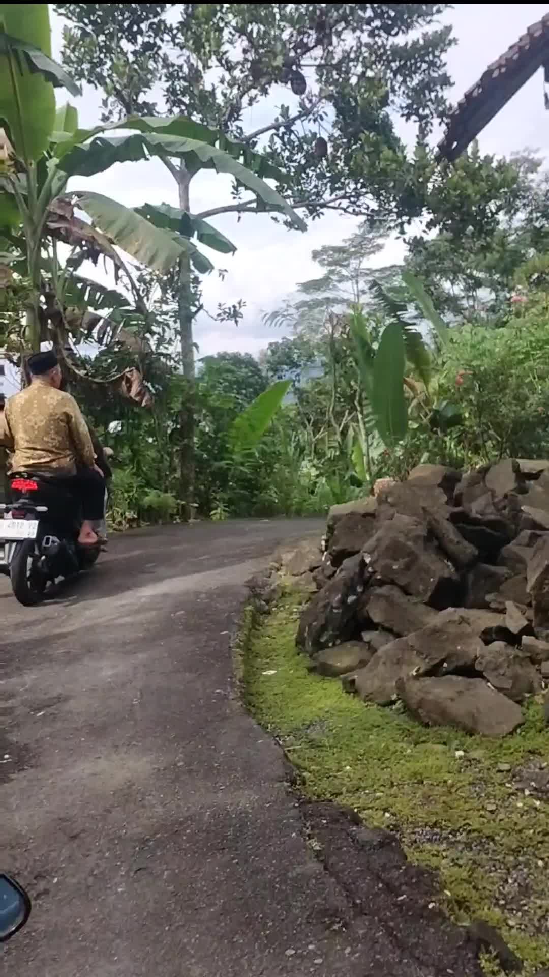 Pemandangan Dibawah Gunung Kembang 