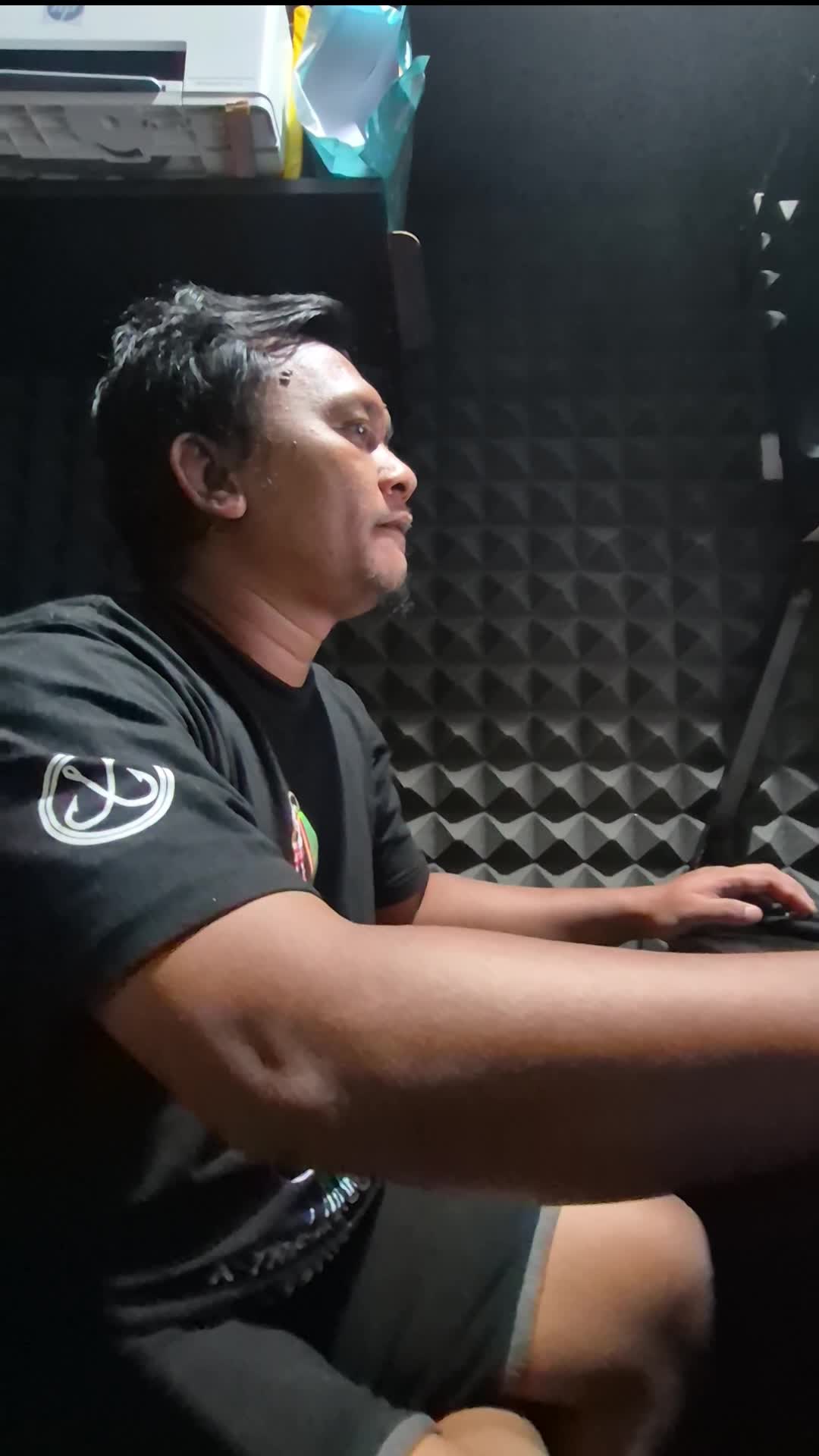 Produksi Lagu lagi...
 #releaselagu #berkahmusicrecord #akbvrnayo #laguterbaru #revording 