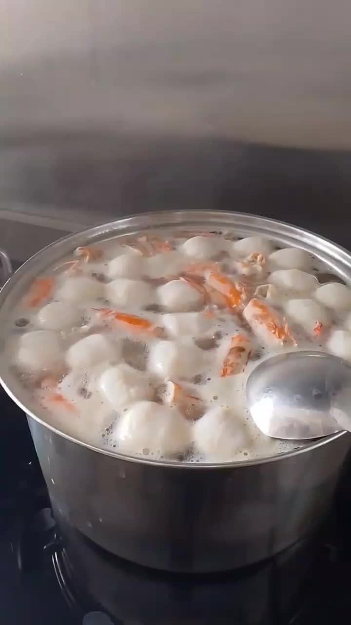 makan siang bikin mee sup