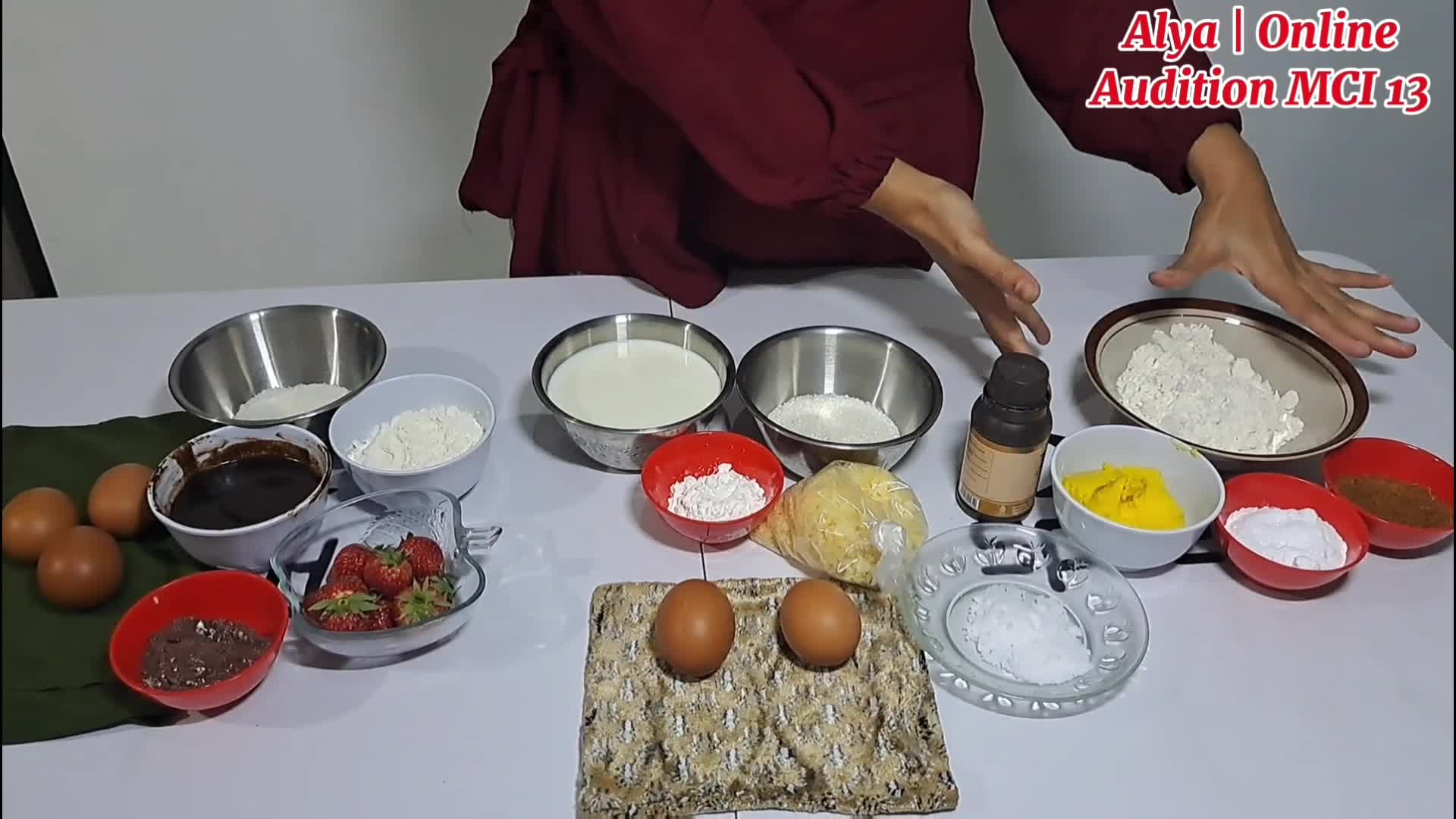 Cake yang lagi Viral tanpa tepung ketan hitam dan tanpa proses dikukus :
Choco Cheese Cake with Strawberry Crumble
 #onlineauditionmci13
#on