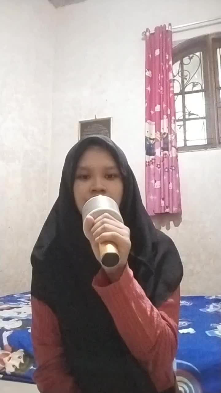 Hallo perkenalkan nama saya Annisya Chendyanna, umur 22 tahun, dari Bekasi, lagu tersebut yaitu Tiara Andini judul Kupu-kupu 