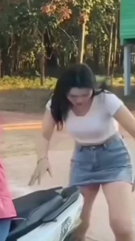 video lucu bikin ngakak😂
#comedy #funny #hiburan #komedi #challengeedisihumor 