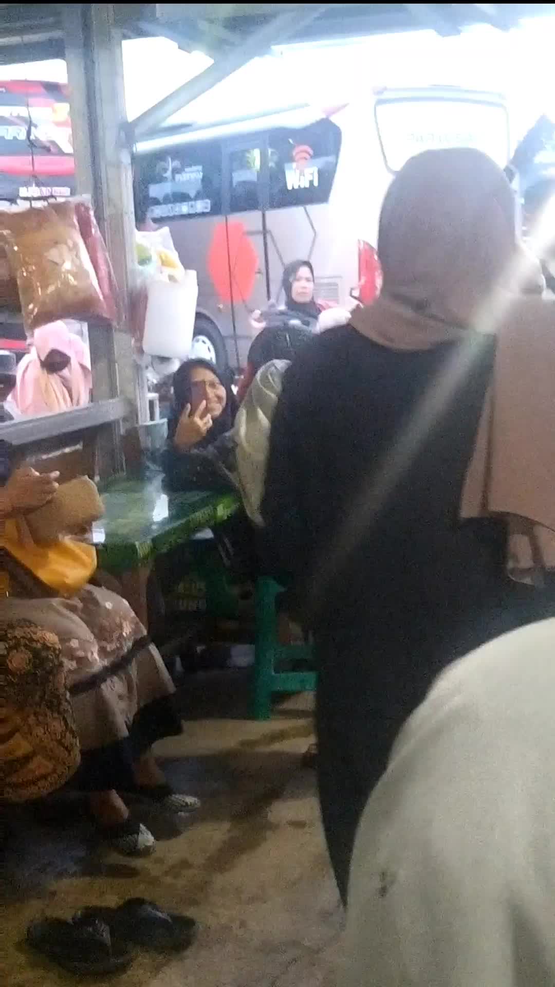 Pemgamen Bersolawat di Cirbon#solawat#pengamen#ziarah#cirbon#liriksolawat#