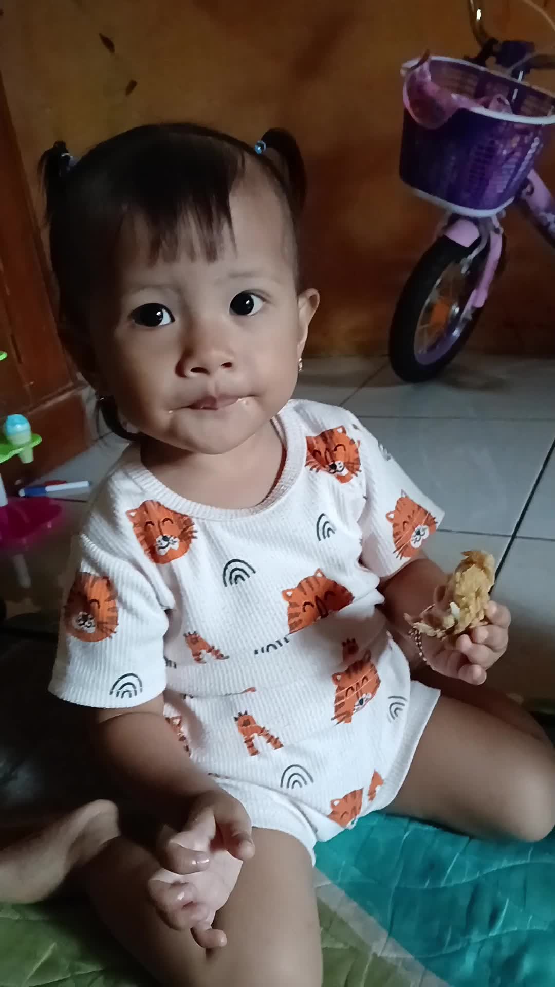 sarapan ayam crisypy dulu bersama kakak and adik😊
#RCTIPlus #HOTrctiplus #fyp #happyenjoys 