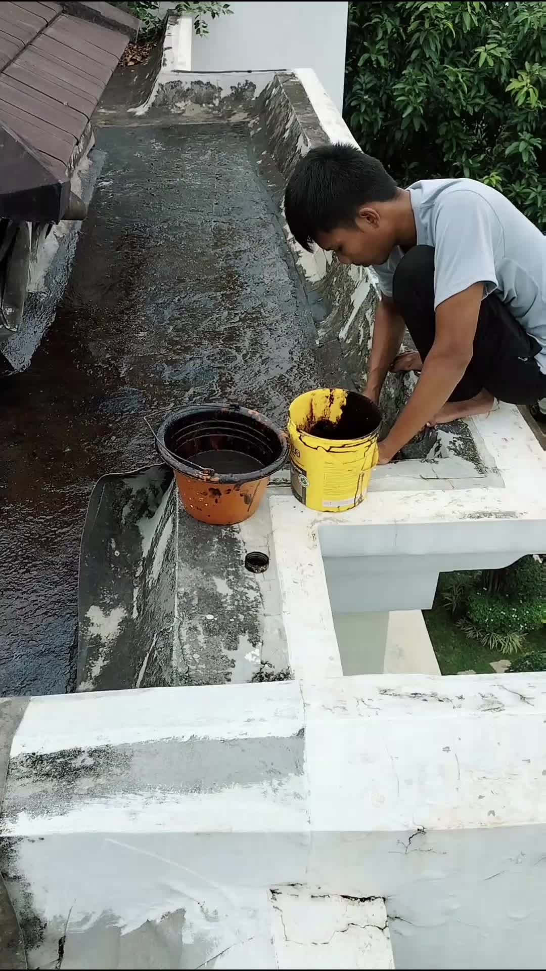 Perbaikan bocor atap