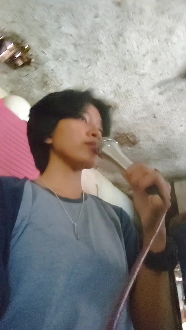 Perkenalkan nama saya Indah Yanti umur saya 18th saya berasal dari kota Cirebon Judul Lagu Kangen dari dewa19