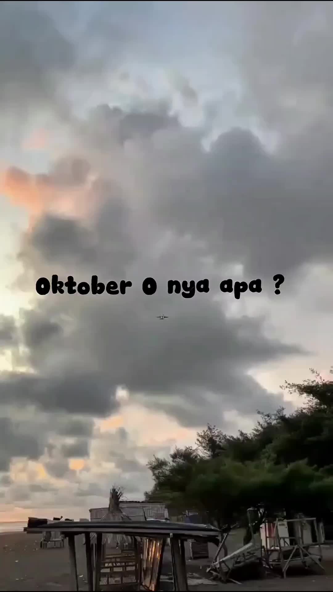 Oktober O nya apa ? Opo wae tak tabrak yang menjadi penghalang 
#RCTIPlus #musicvideos #hitmusik #LaguViral 
