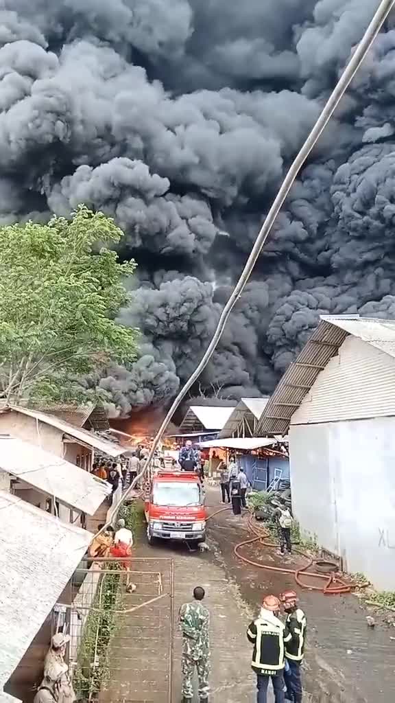 Asap nya serem banget 