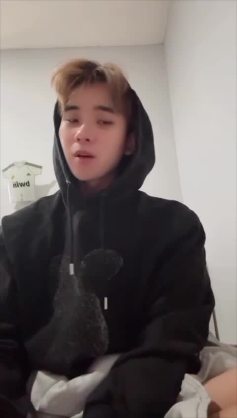 IDOL_XIII MARCELINUS WENSEN 23 THN DKI JAKARTA HAPPIER & SUDDEN SHOWER (소나기)