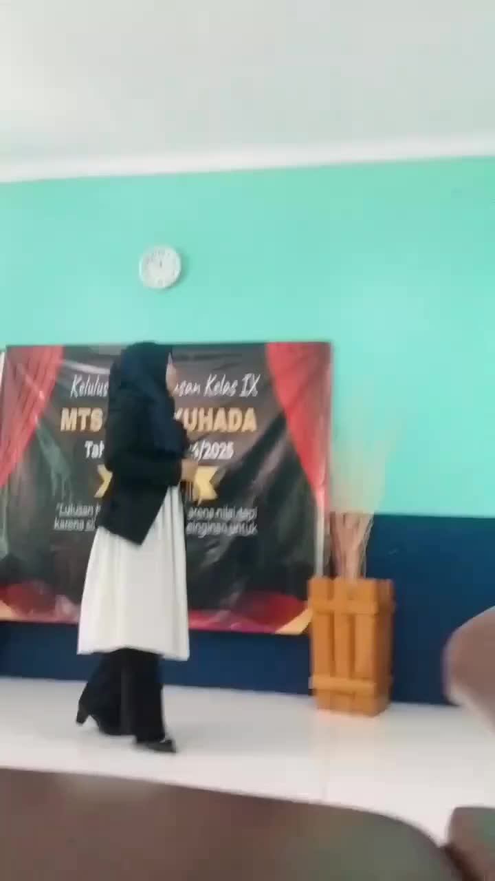 perkenalkan nama saya neng nurwulan samsiah usia 33 tahun, profesi saat ini adalah guru bahasa Inggris di SD, MTs dan MA, motifasi saya ikut