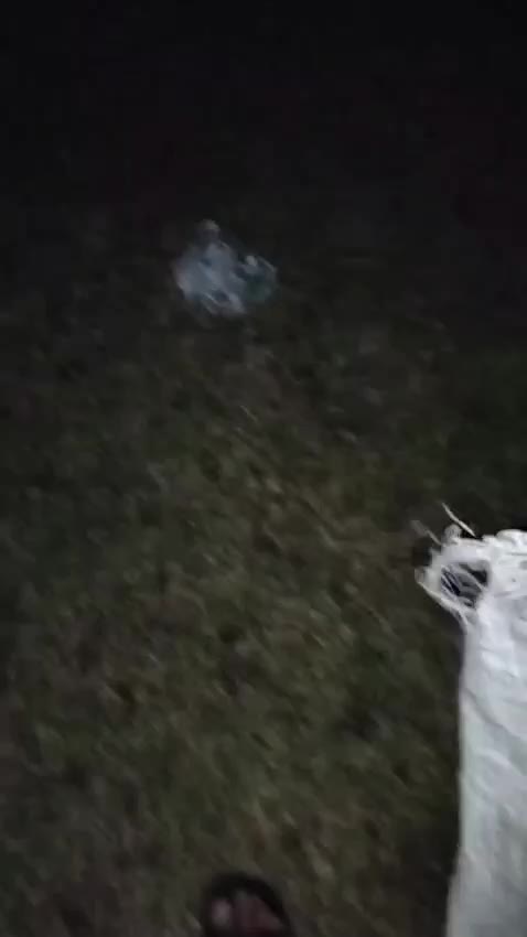 bersihkan sampah saat nobar indonesia vs jepang