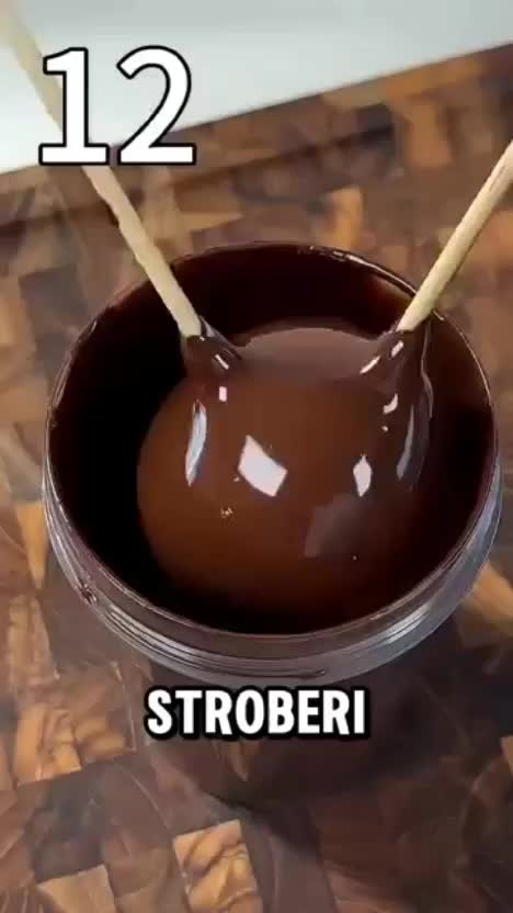 Melapisi Strawberry dengan coklat #strawberry smooties #strawberry #viral #short #RCTIPlus #HOTrctiplus 