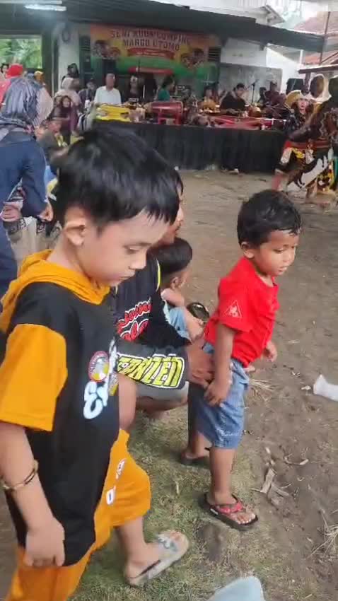 nonton kuda lumping di kampung tercinta  #kudalumping #hiburan 