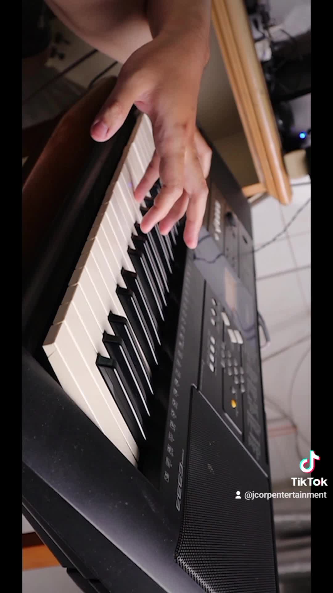 Cross-Handed Piano Cover On "Cheating On You" By Charlie Puth