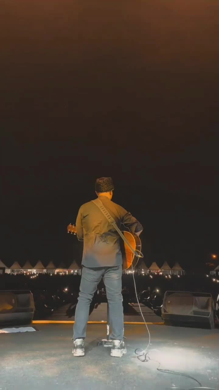 DEWA 19 - HADAPI DENGAN SENYUMAN #ahmaddhani #hadapidengansenyuman