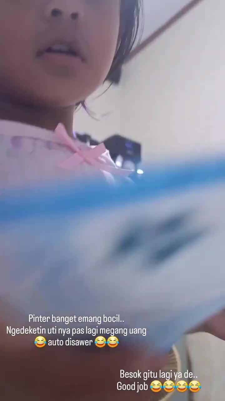 Good job adek 😂😂😂
abis disawer..dikasih ke ummanya 🤣🤣🤣


#toddler #toddlerlife #toddleractivity #toddlermom #video #reel #fyp #viral #fypシ #