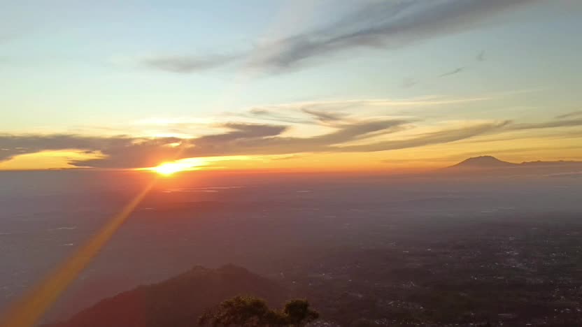 sunrise

#gunung
#explore #sunrise
 #wisata
#alam
#pagi
#cahaya
#trip
#puncak
#ketinggian
