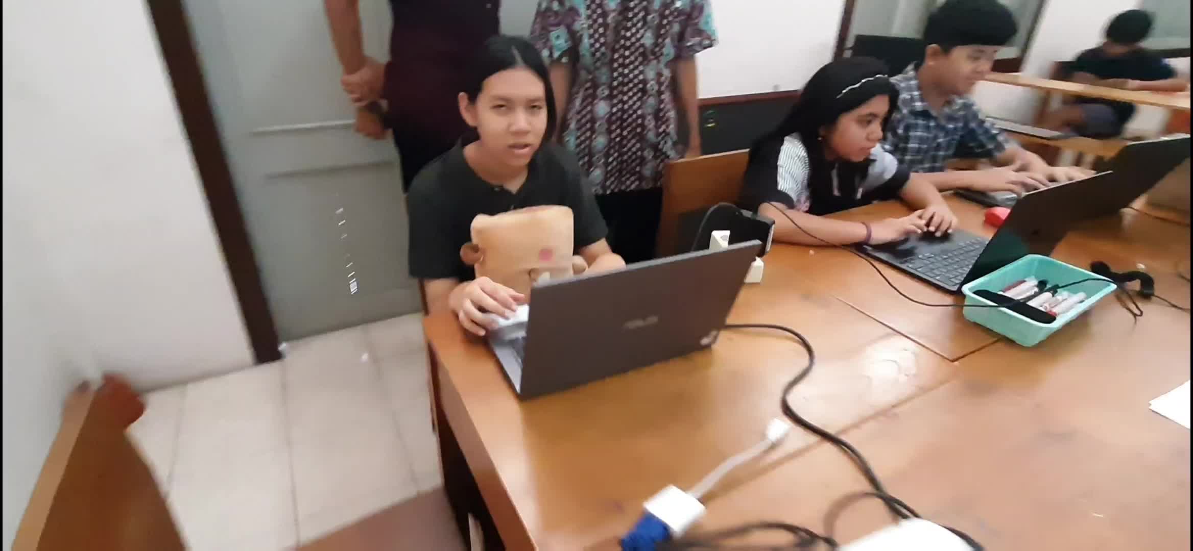 Students Project Creating Simple Games through Scratch