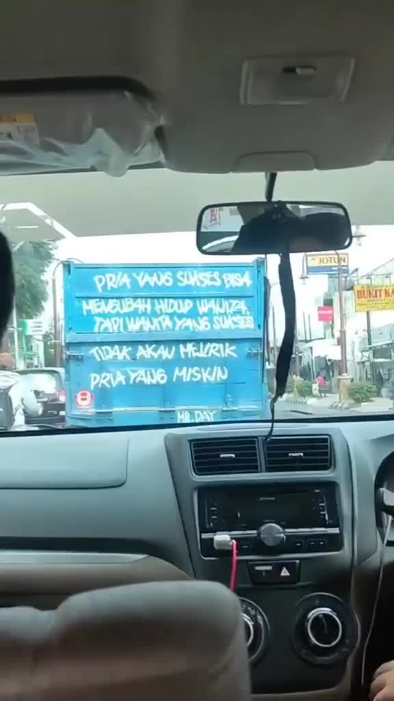 hidup lgi capek capek nya malah nemu kta kta ini