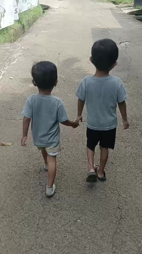 MasyaAllah Ta barakallah
Allahumma Barik 
semoga selalu diberikan kebaikan untuk abang dan adek..
aamiin ...
#RCTIPlus  #HOTrctiplus  #rctip