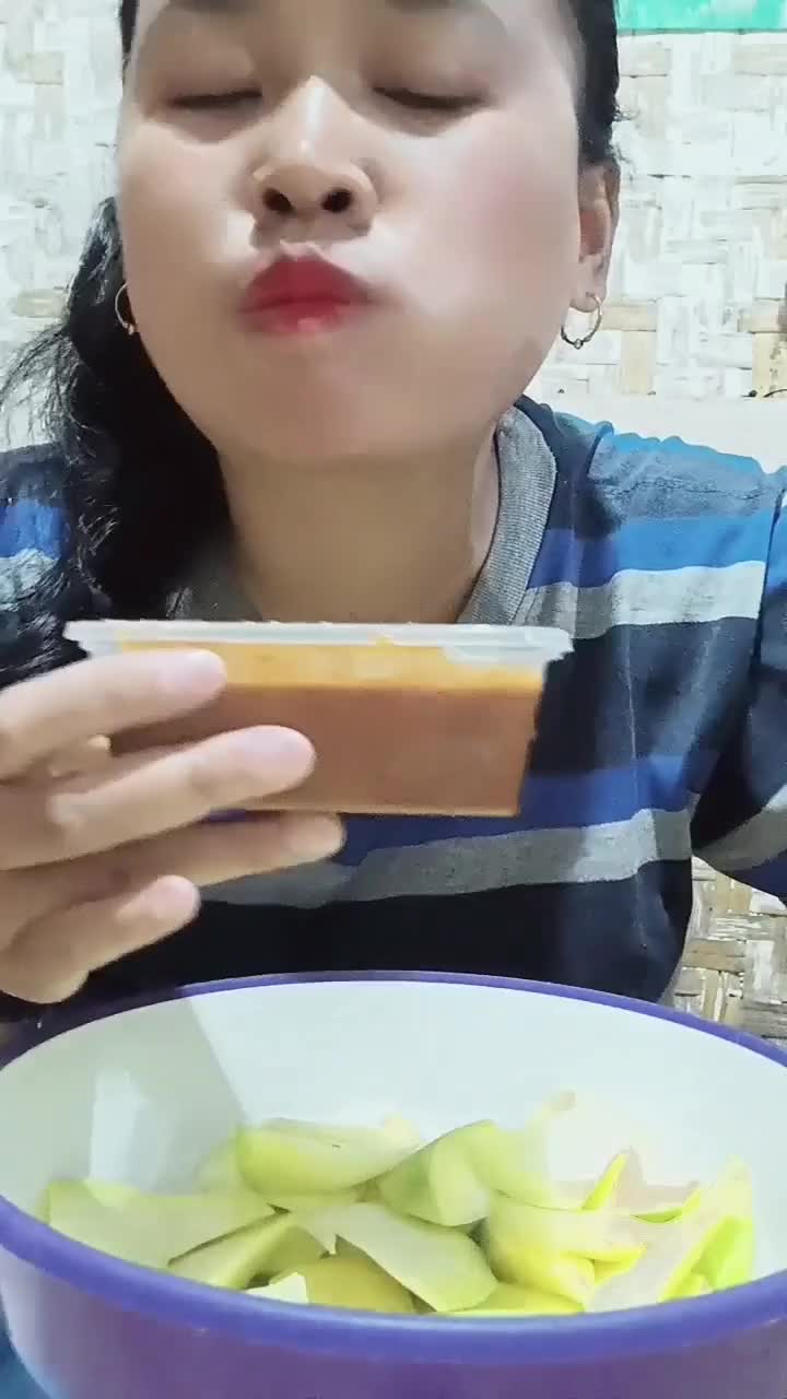 Mukbang rujak mangga
 #asmr  #short  #trending  #HOTrctiplus 