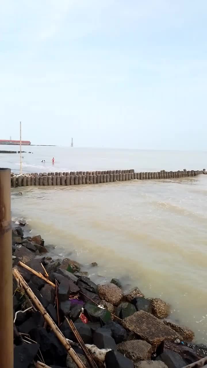 kepantai guys🥰🥰.
tapi kayla ngambek😔
#MasyaAllah tabarokallah 😍 
#Gagal Deh Bikin Video Aestetic Di Pantai 
#RCTIPlus 
#HOTrctiplus 