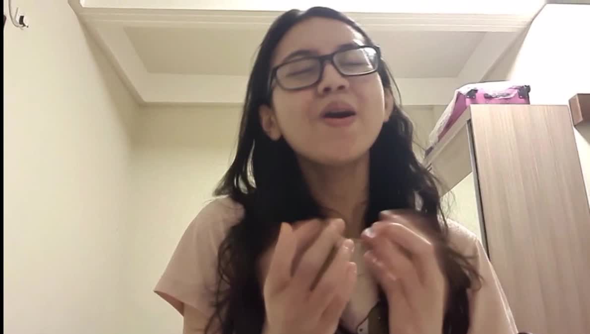 IDOL_XIII TRESYA 22 SURABAYA I THINK THEY CALL THIS LOVE