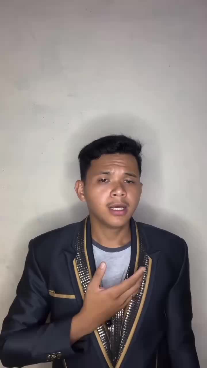 Nama:Gonong Apandi Samosir
Umur:23 Tahun
Asal Kota:Kabupaten Pakpak Bharat
Kecamatan:Sitellu Tali Urang Jehe
Provinsi:Sumatera Utara
lagu Sl