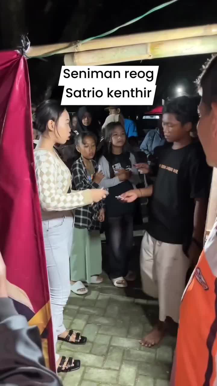 Seniman Reog siap tampil