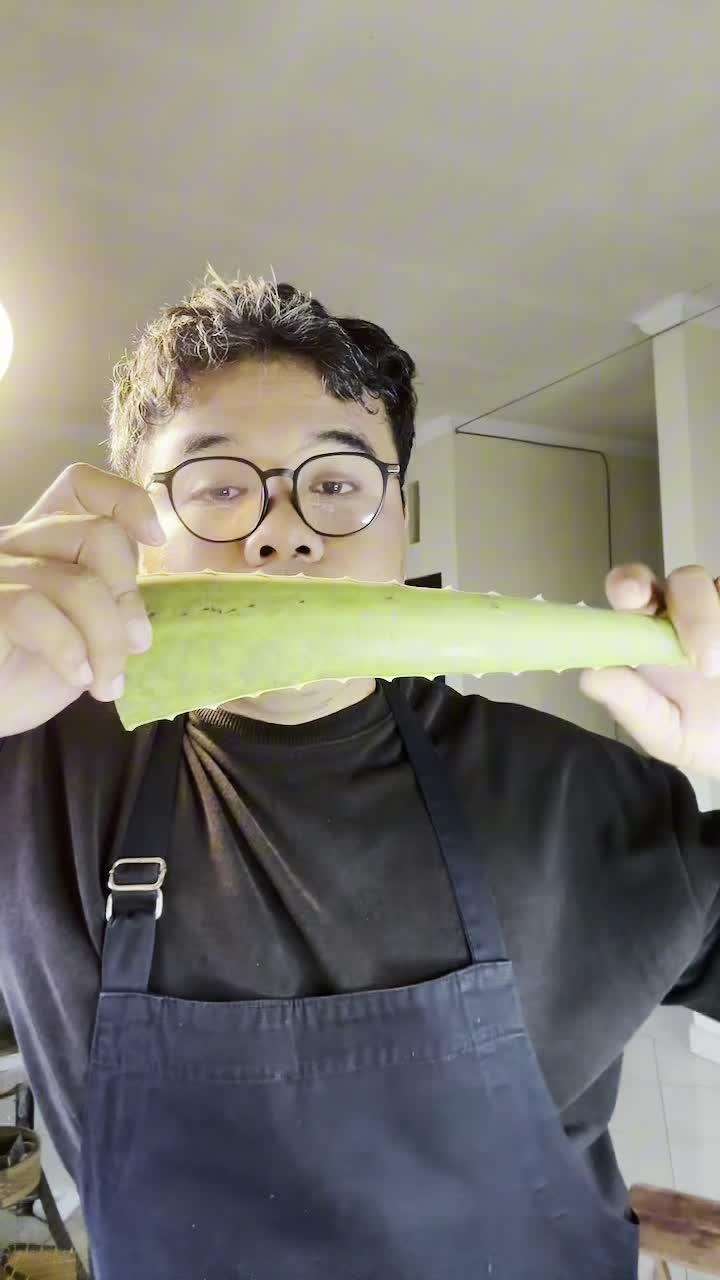 Coconut Panna cotta with Aloe vera, Snake fruit, Soursop and Nata de coco.

Classic Italian dessert, dengan menghighlight bahan-bahan yang m