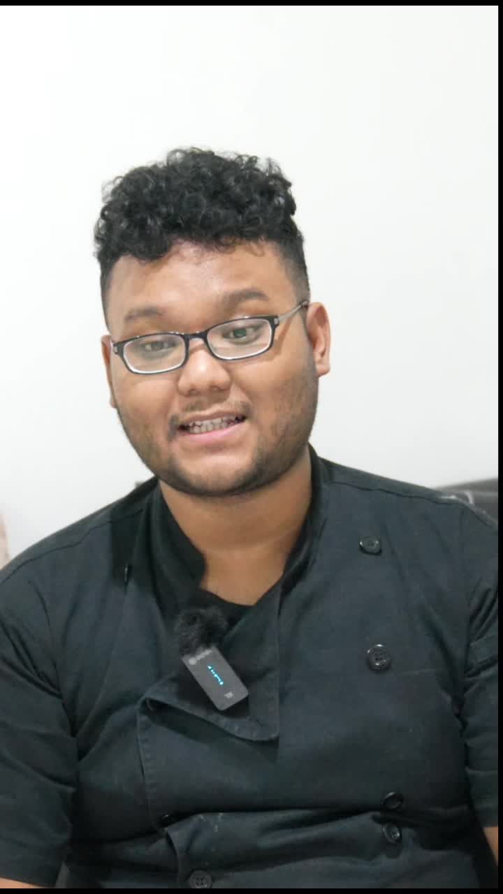 Ayam Cemani dibuat Nasi Goreng?! Ga Bahaya ta?! Engga dong! ini dia Nasi Goreng Ayam Cemani a la Zefanya Christian. #onlineauditionmci13