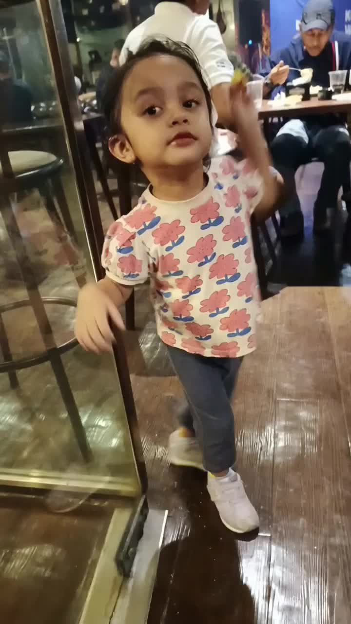 mandi dirumah nangis, mandi di cafe malah girang

 #papabro 