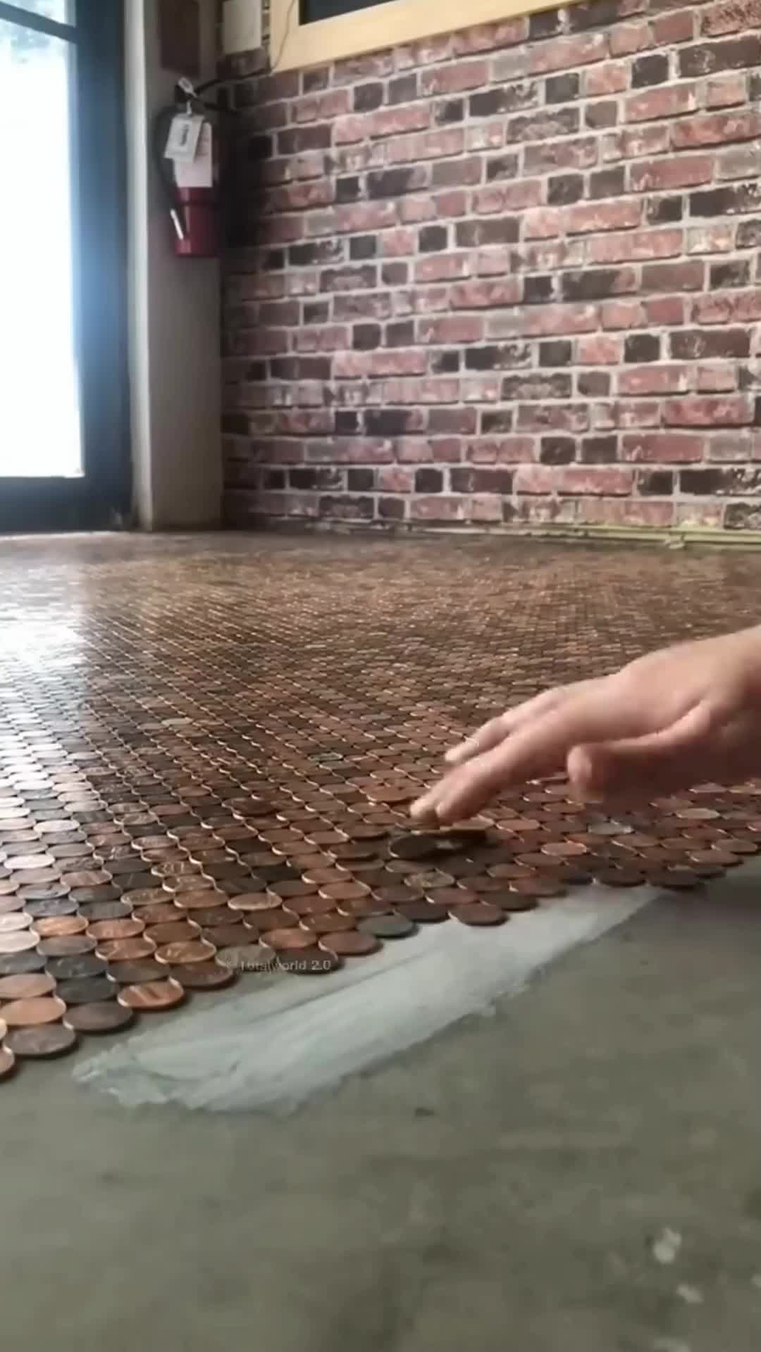 Ide kreatif lantai rumah dengan koin