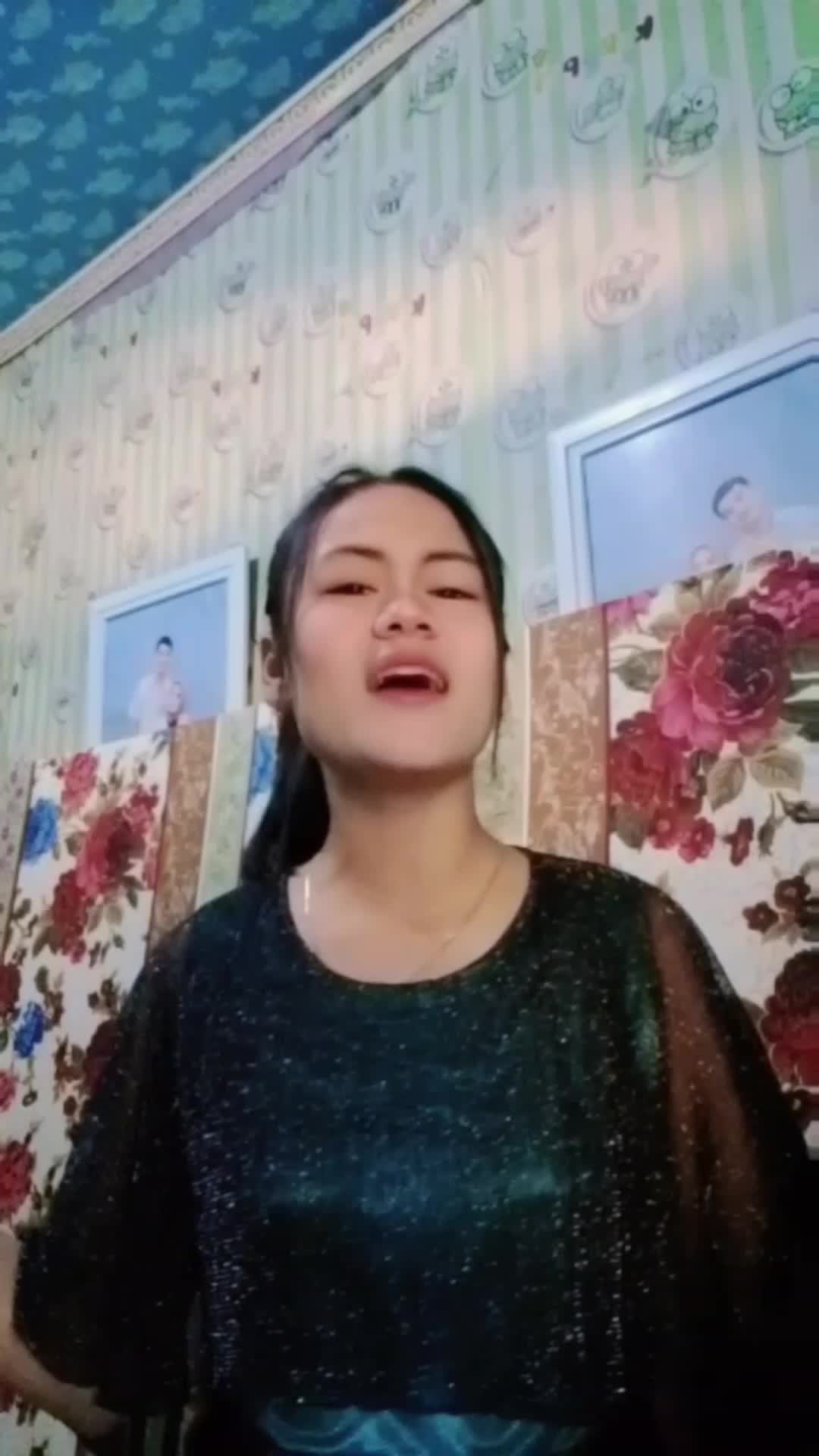 assalamualaikum wr. wb perkenalkan saya ber.. 
nama: sella
umur: 18 tahun 
asal kota: rangkasbitung

saya mengikuti audisi online kdi 2025 s