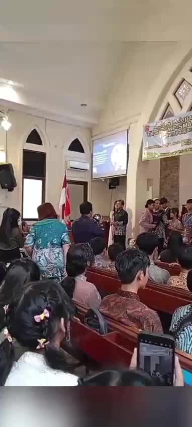 keseharian hidup ku untuk memperjuangkan masa depan ku sekarang aku mau ke jenjang sekolah menengah pertama biar hidup susah kalo kita berju