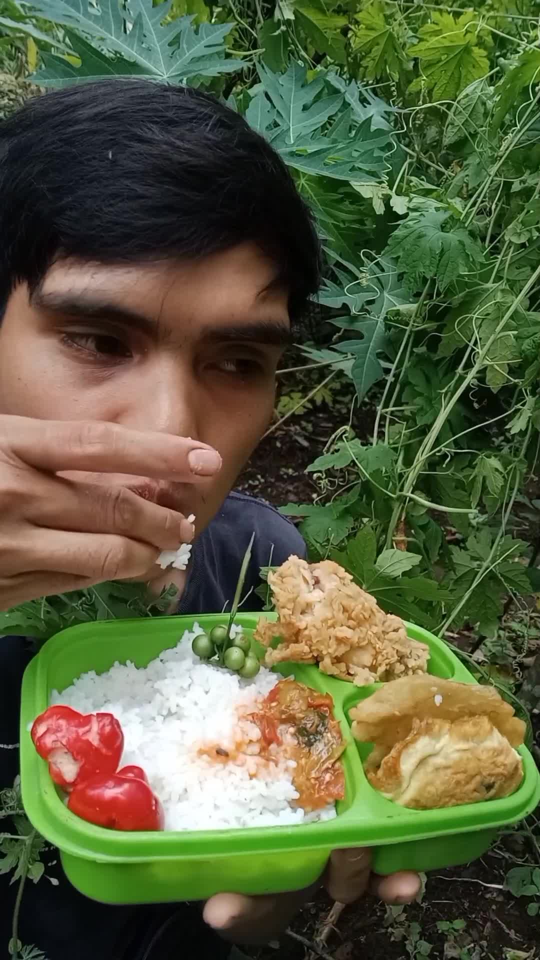 mukbang daun pare