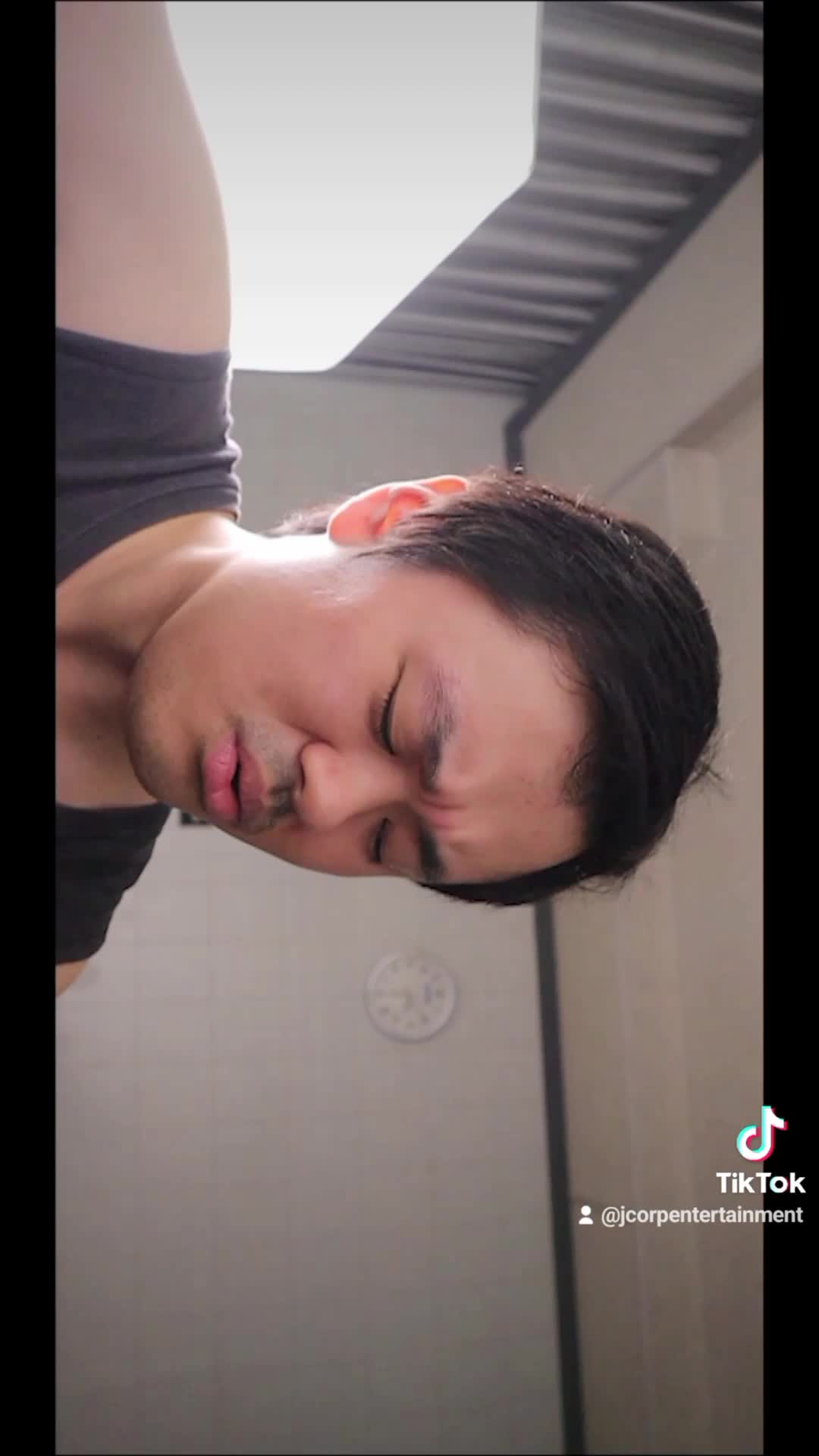 Short Cover On My Original Song "Andai Dia Tahu", I Will Come Up With The Full Cover Soon, Thanks For The Support Guyssss