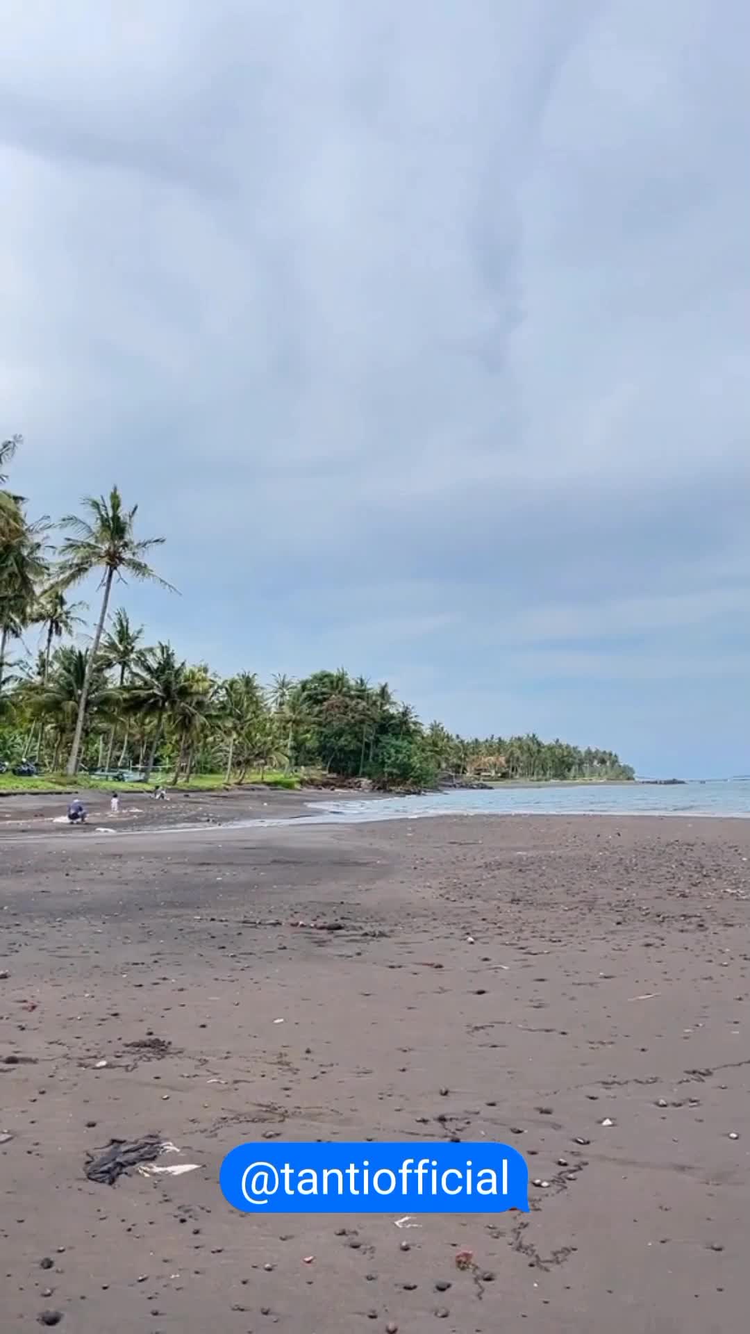 salah satu pantai yang cocok buat bengong atau healling🥰 #vlog #explore #adayinmylife #banyuwangi #minivlog #story 